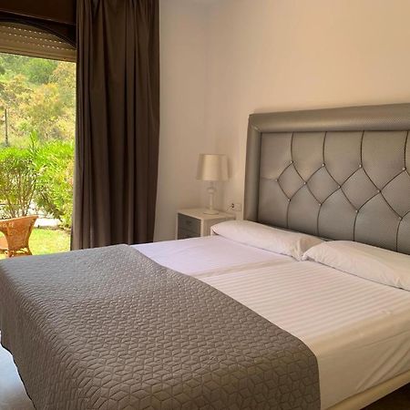 Apartamento Espacioso Muy Tranquilo Con Piscinas Y Jardines Cercano A La Playa Естепона Екстериор снимка