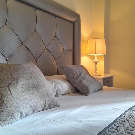 Apartamento Espacioso Muy Tranquilo Con Piscinas Y Jardines Cercano A La Playa Естепона Екстериор снимка