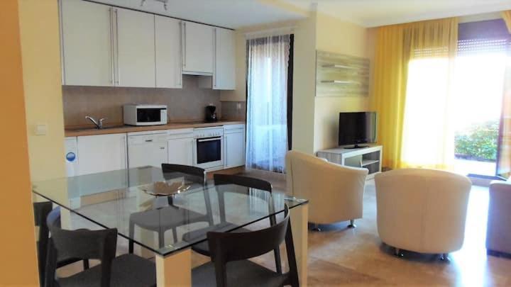 Apartamento Espacioso Muy Tranquilo Con Piscinas Y Jardines Cercano A La Playa Естепона Екстериор снимка