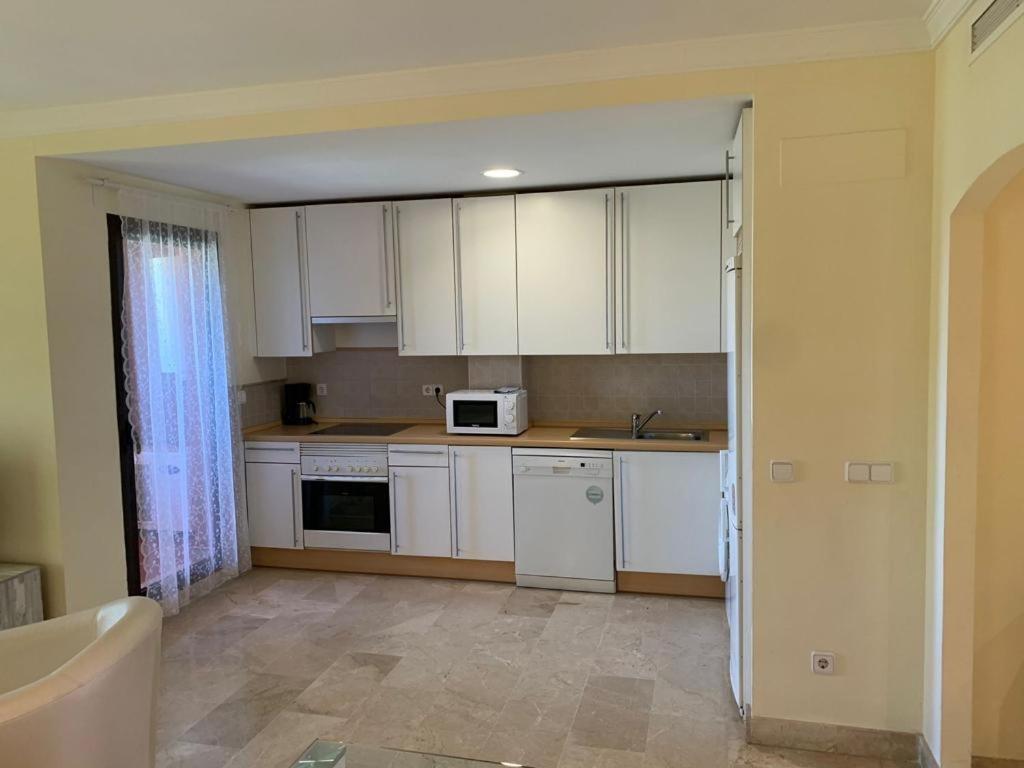 Apartamento Espacioso Muy Tranquilo Con Piscinas Y Jardines Cercano A La Playa Естепона Екстериор снимка