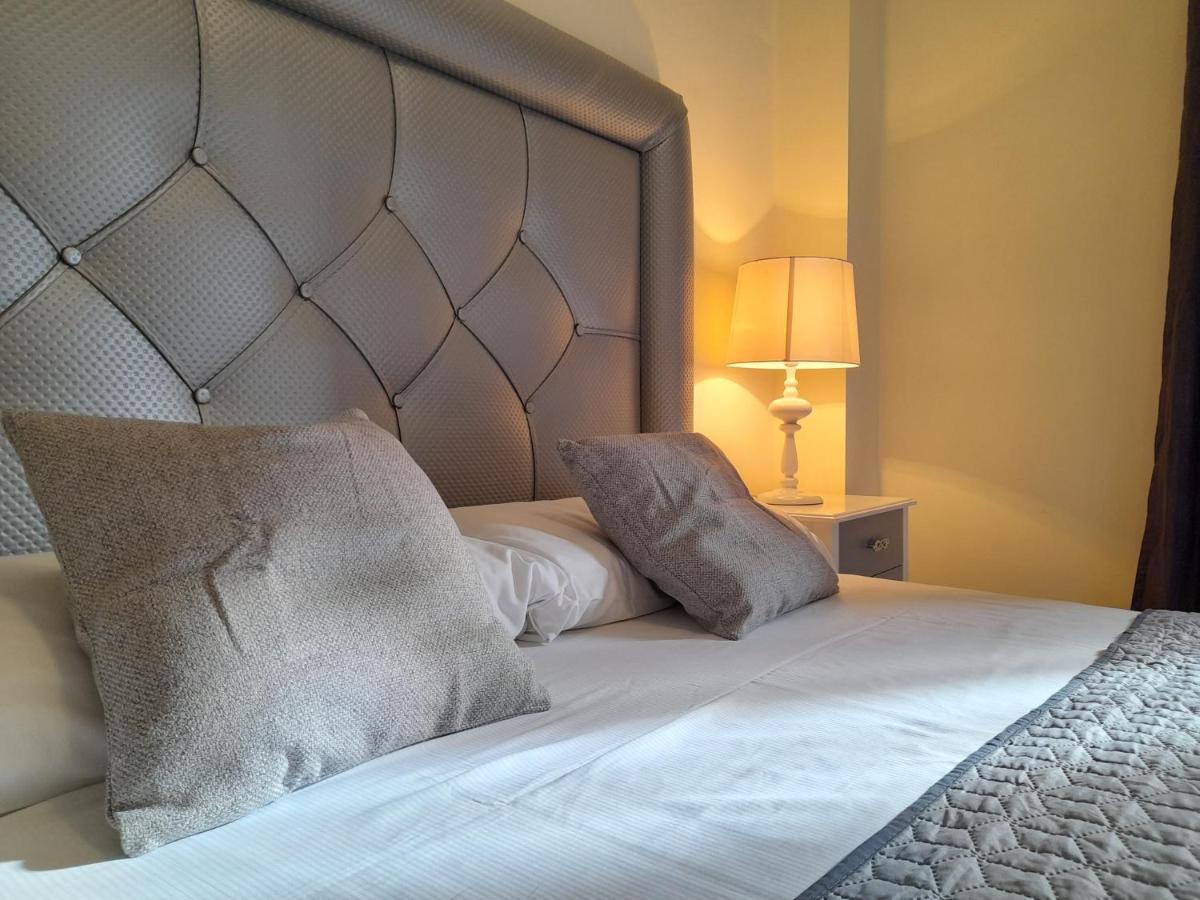 Apartamento Espacioso Muy Tranquilo Con Piscinas Y Jardines Cercano A La Playa Естепона Екстериор снимка